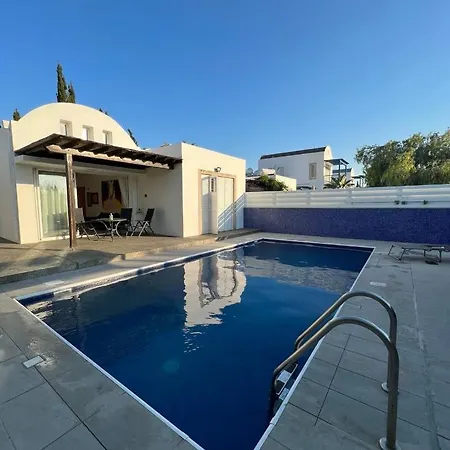 Villa Mykonian Style Private By The Sea Larnaca